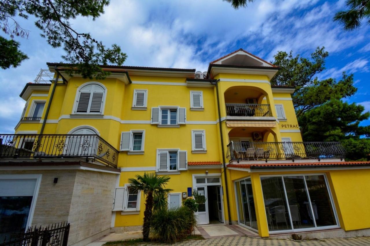 Apartment 10 In Villa Petrac Banjol 外观 照片